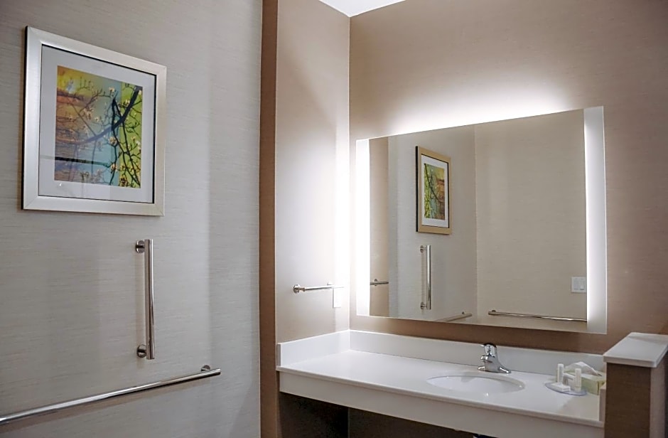 Fairfield Inn & Suites by Marriott Lincoln Airport