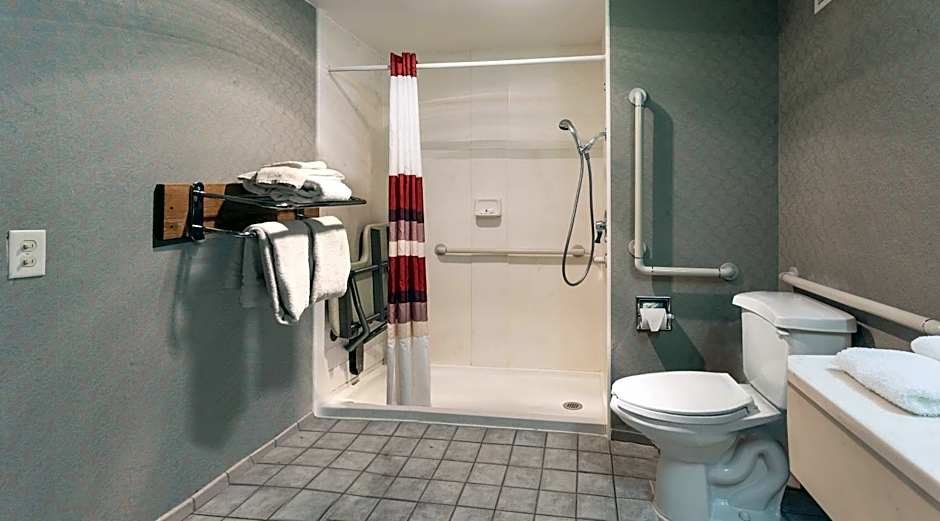 Red Roof Inn & Suites Dekalb