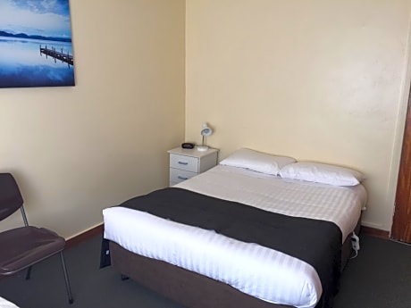 Triple Room with Shared Bathroom (2 star)