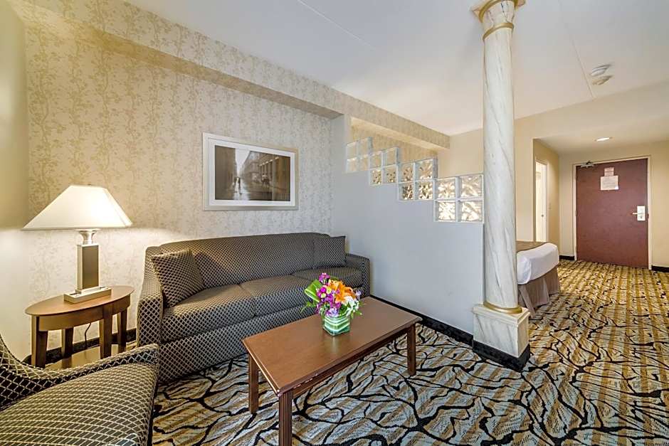 Monte Carlo Inns Oakville Suites