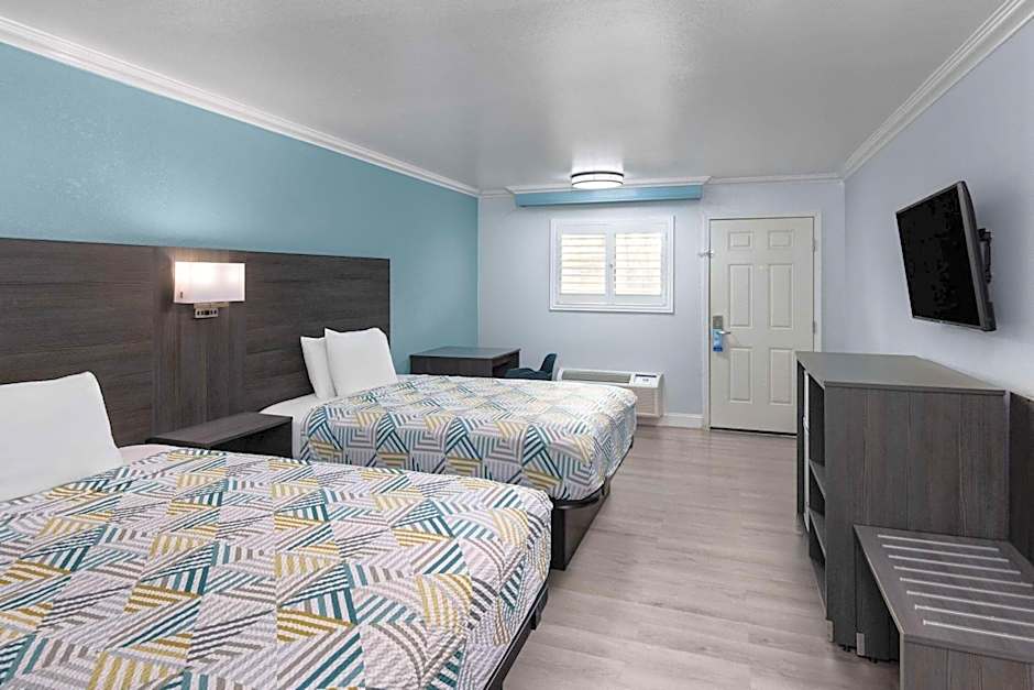 Travelodge by Wyndham Lemoore Near Naval Air Station