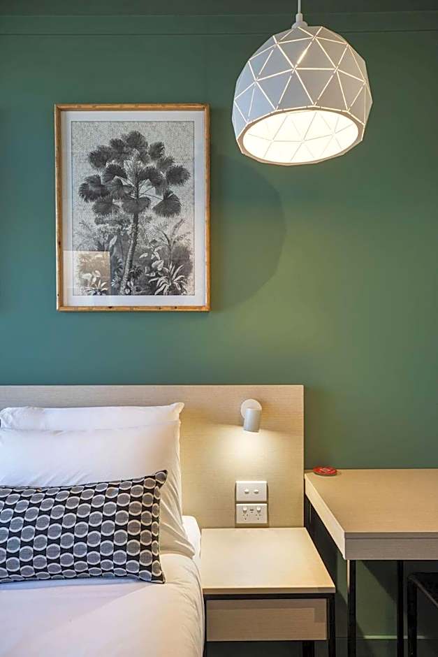 Nightcap at Morwell Hotel