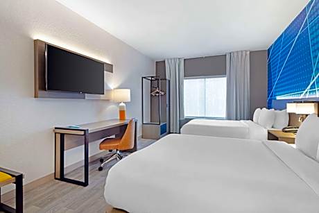 2 Queen Beds, Suite, Nonsmoking