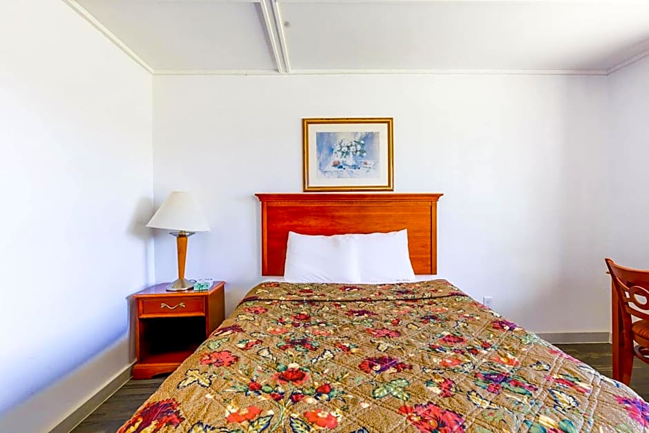 Country Hearth Inn & Suites By OYO Sturgis