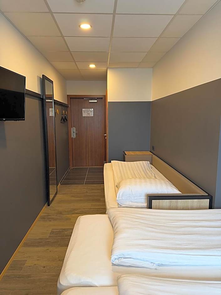 Hotel Cabin