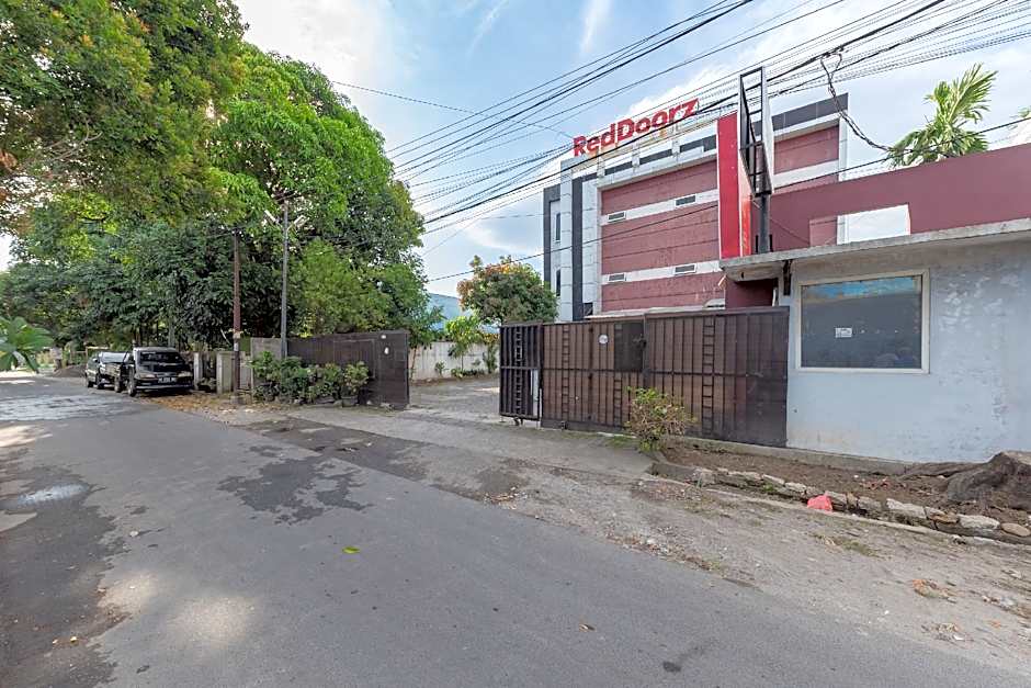 RedDoorz @ Jalan Krakatau Medan
