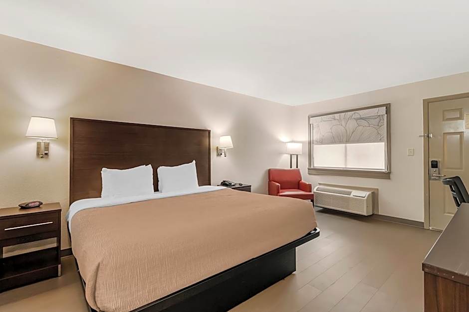 Quality Inn & Suites I-10 Near Fiesta Texas