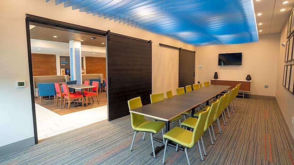 Holiday Inn Express & Suites Richburg By IHG