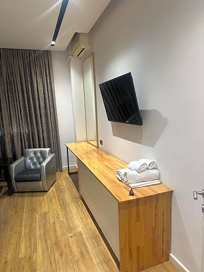 Aurelis Hotel
