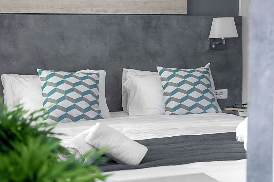 Meliton Inn Hotel & Suites by the beach