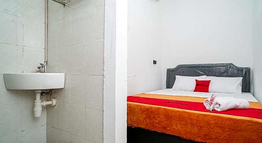 RedDoorz @ Aralia Harapan Indah