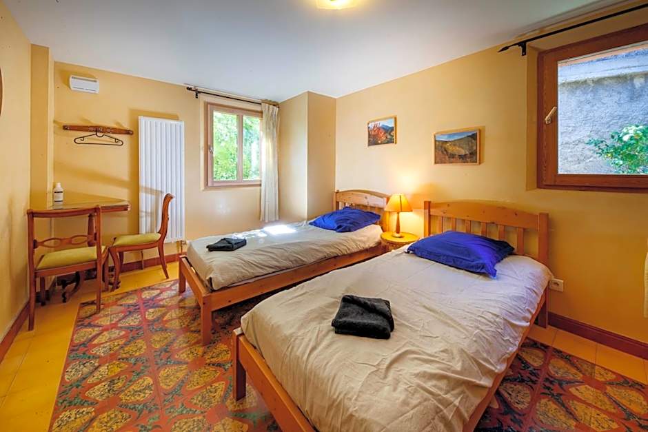 Eco-hôtel et Yourtes du Mercantour