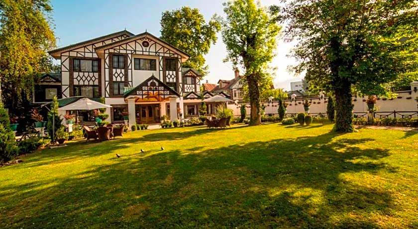 Lemon Tree Hotel Srinagar