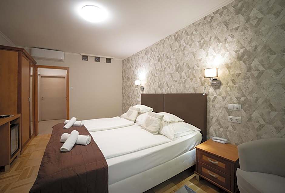 Dóm Hotel