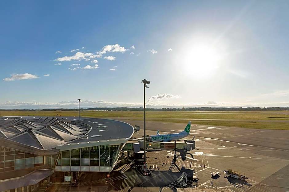 Moxy Lyon Airport