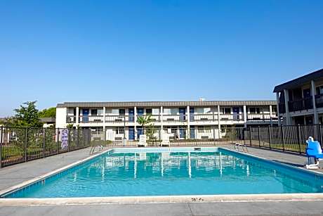 Motel 6-Claremont, CA