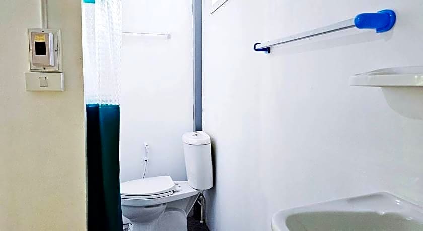 P California Inter Hostel