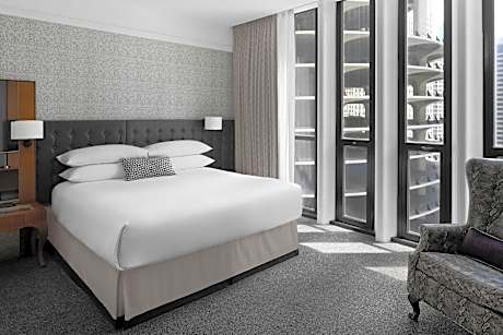 Deluxe Room, 1 King Bed, City View