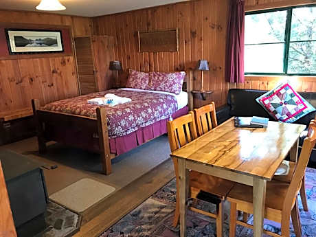 Tallow-wood Spa Cabin