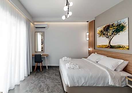 Junior Suite with Pool View