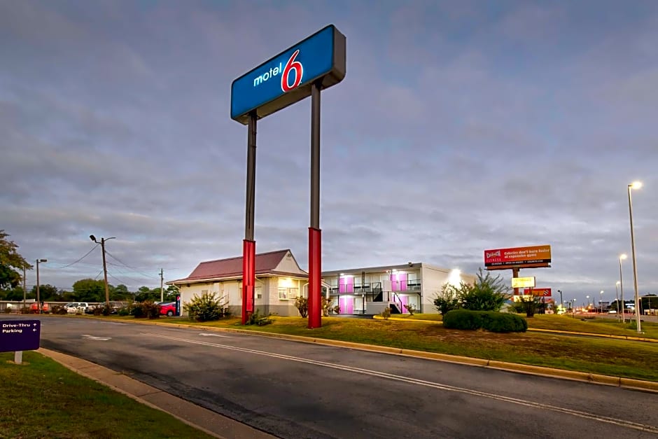 Motel 6 Tuscaloosa, AL - University