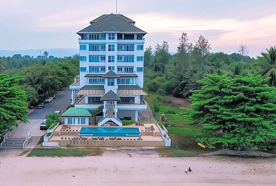 Khanom Golden Beach Hotel