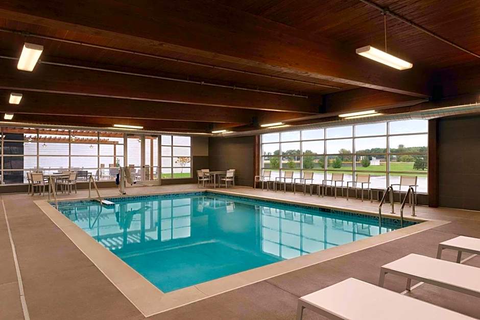 Country Inn & Suites by Radisson, Ft. Atkinson, WI