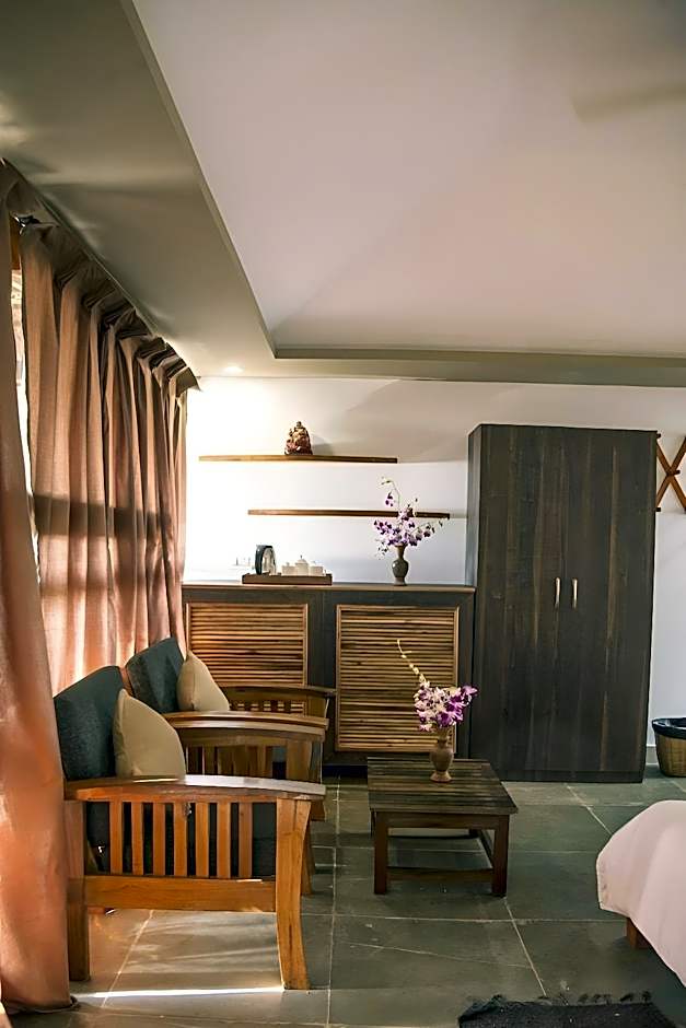 Mariposa Beach Grove