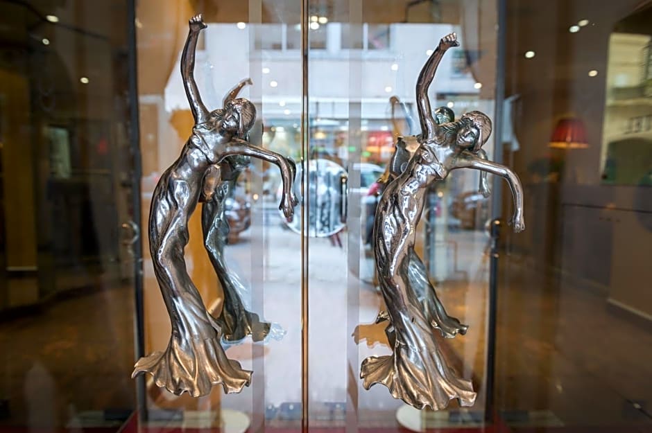 Neuilly Park Hotel