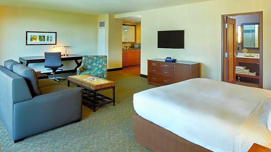 DoubleTree by Hilton Alana Waikiki Beach
