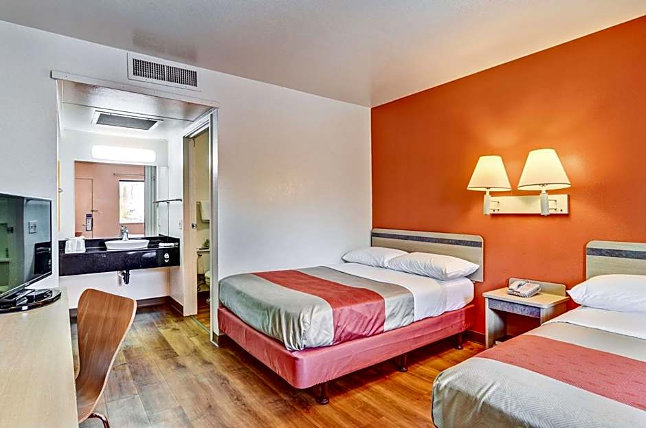Motel 6 Pittsburgh - Crafton