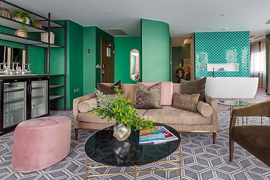 Waterfront Southport Hotel