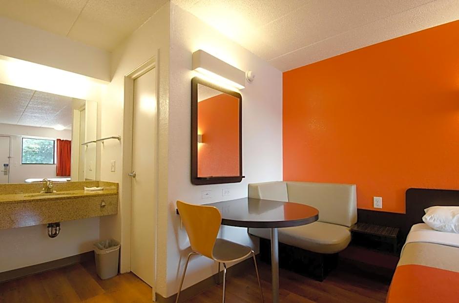 Motel 6-Gaithersburg, DC - Washington