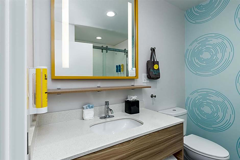 Tru by Hilton the Colony