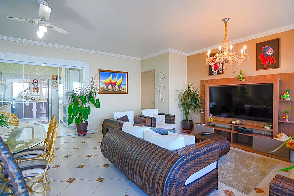 Apartamento no Morro do Maluf, frente ao mar