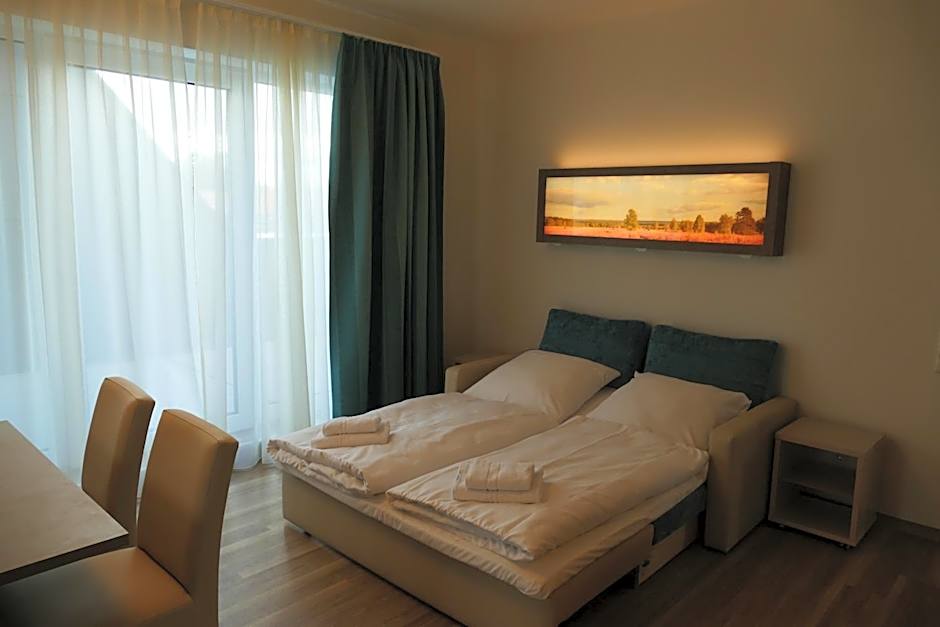 Meyn's Apartments & Hotel