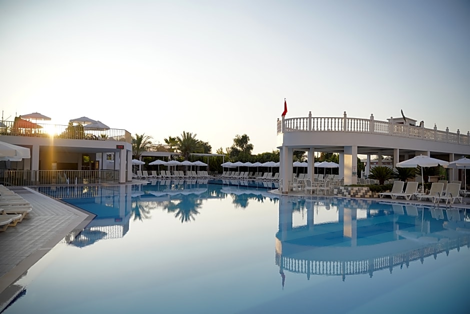 J'Adore Deluxe Hotel & Spa