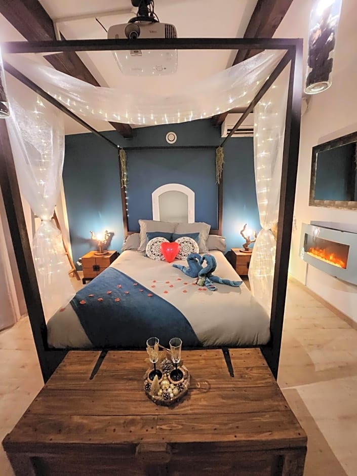 A l'Orée des pins - Gite et spa de 30 m2- Options Home Cinéma, Romantique