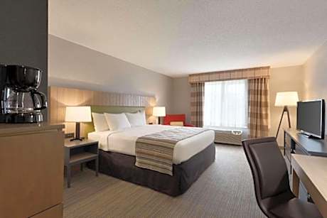 1 King Bed Suite Nonsmoking