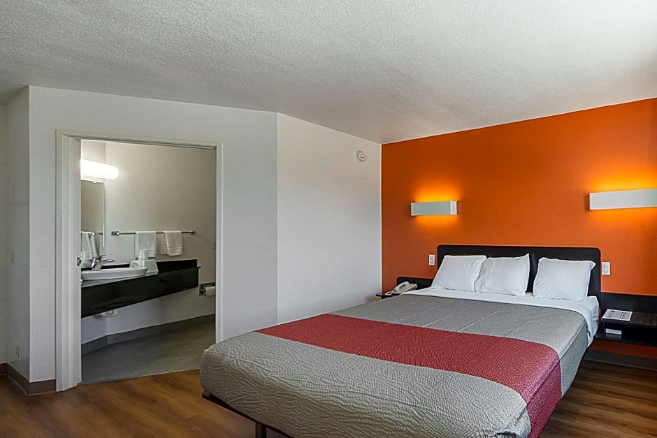 Motel 6-San Antonio, TX - Downtown - Alamo Dome