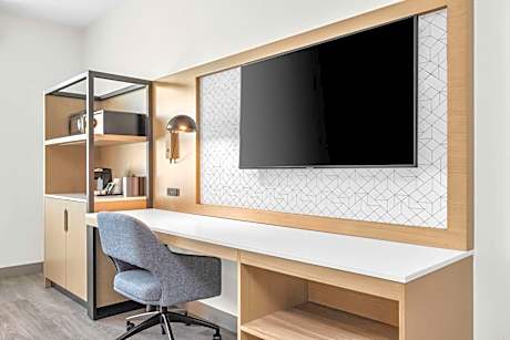 Hearing Accessible Queen Room - Non-Smoking