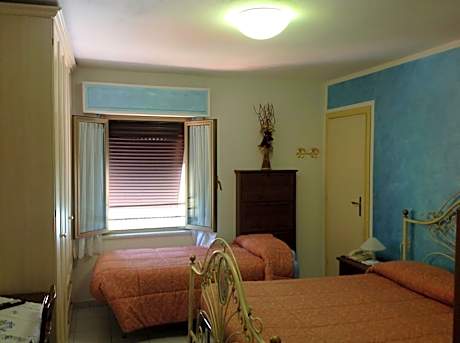 Triple Room with Garden View