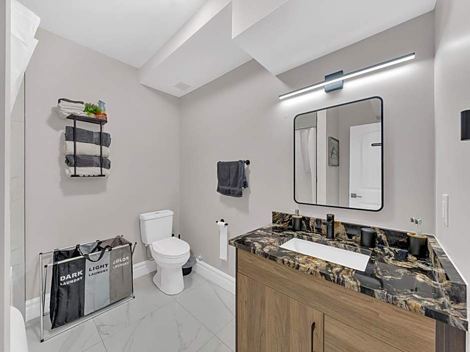 Stylish 2-Bedroom Apartment In Downtown Windsor