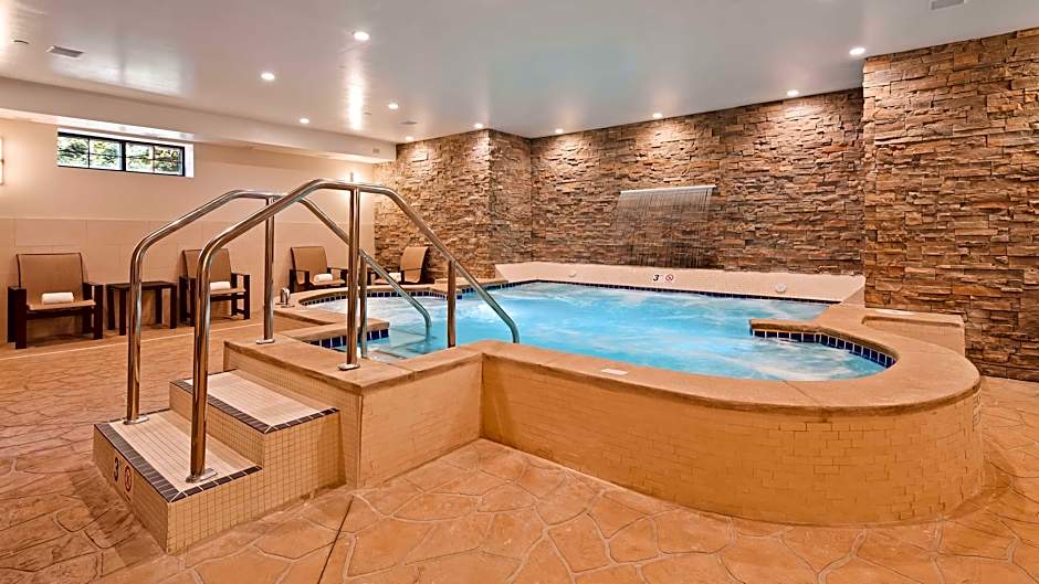 Best Western Plus Superior Inn