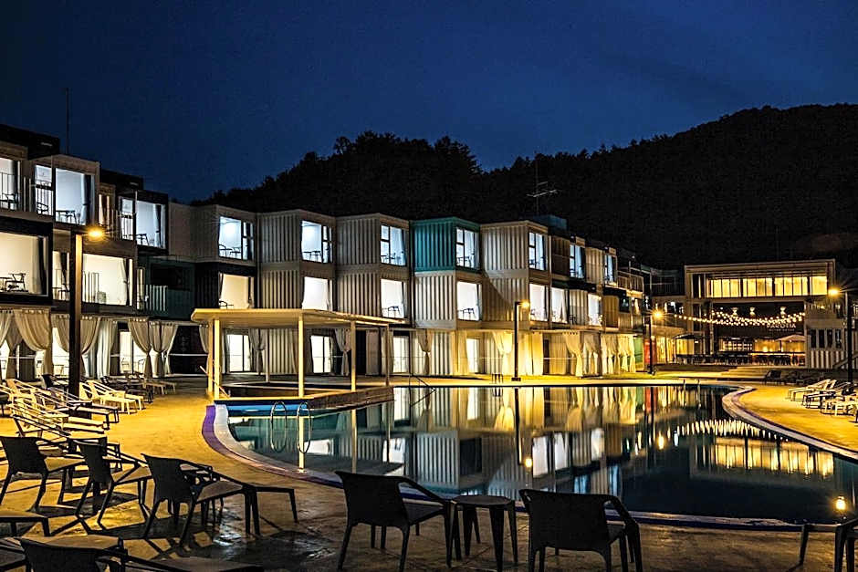 Parotia waterhouse hotel