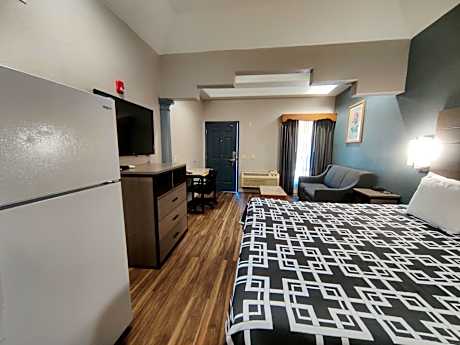 1 Suite King Bed Smoking Jacuzzi Tub