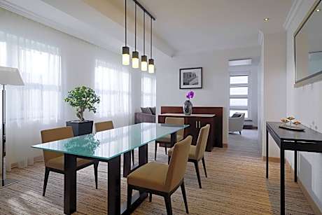 Suite, 1 Bedroom (1 King Bed)