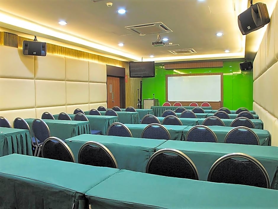 Eight Days Hotel Permas Jaya