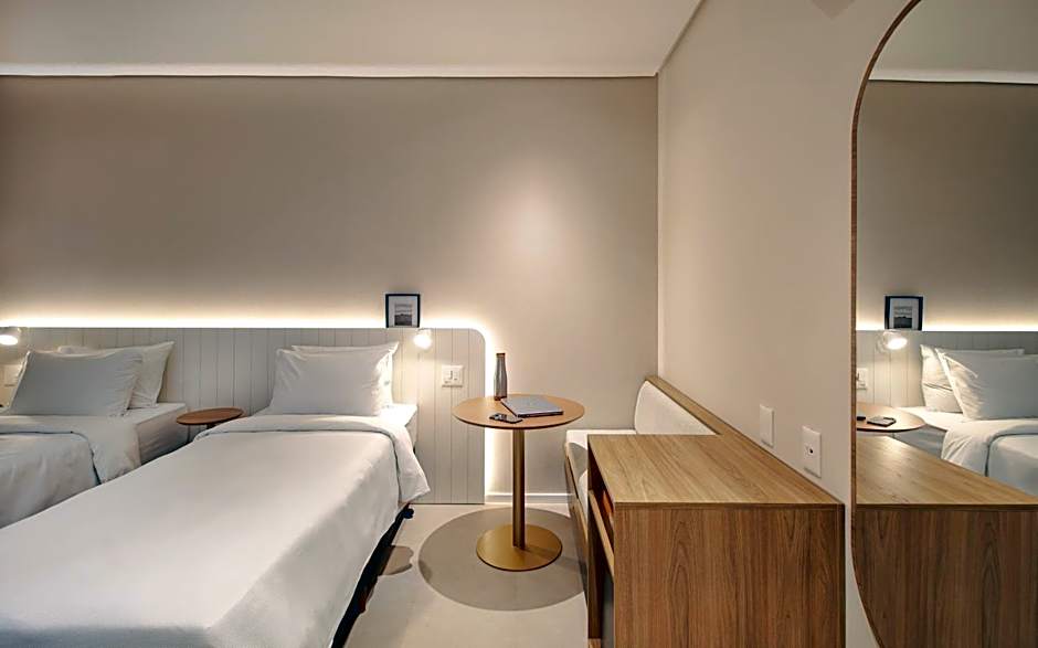 Photo 1 of 4 of Standard 1 Queen Bed and 1 Twin Bed