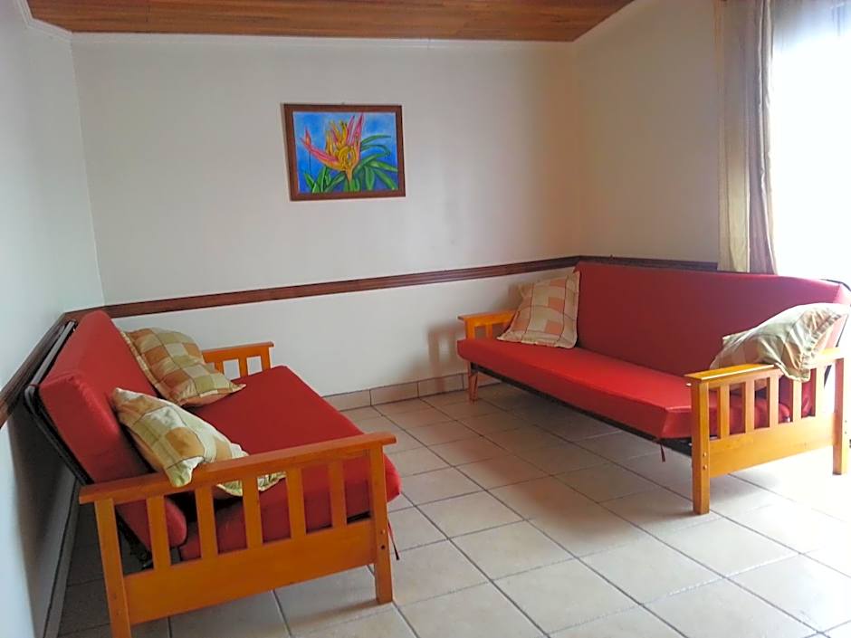 Hotel La Guaria Inn & Suites